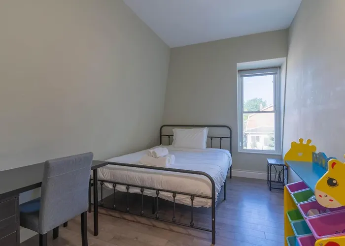 Charming 3Bdr 2 Bath 7 Min To The Falls W/ Parking