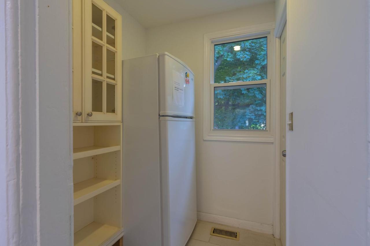 Holiday home Charming 3bdr 2 Bath 7 Min To The Falls W/ Parking Niagara Falls